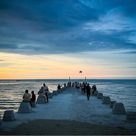 Executives Pantai Seaview Batu Ferringhi 2704 - 2 Bedrooms Zewnętrze zdjęcie