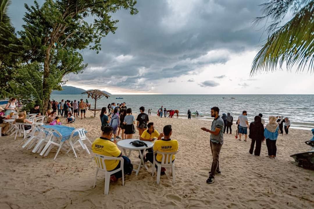 Executives Pantai Seaview Batu Ferringhi 2704 - 2 Bedrooms Zewnętrze zdjęcie