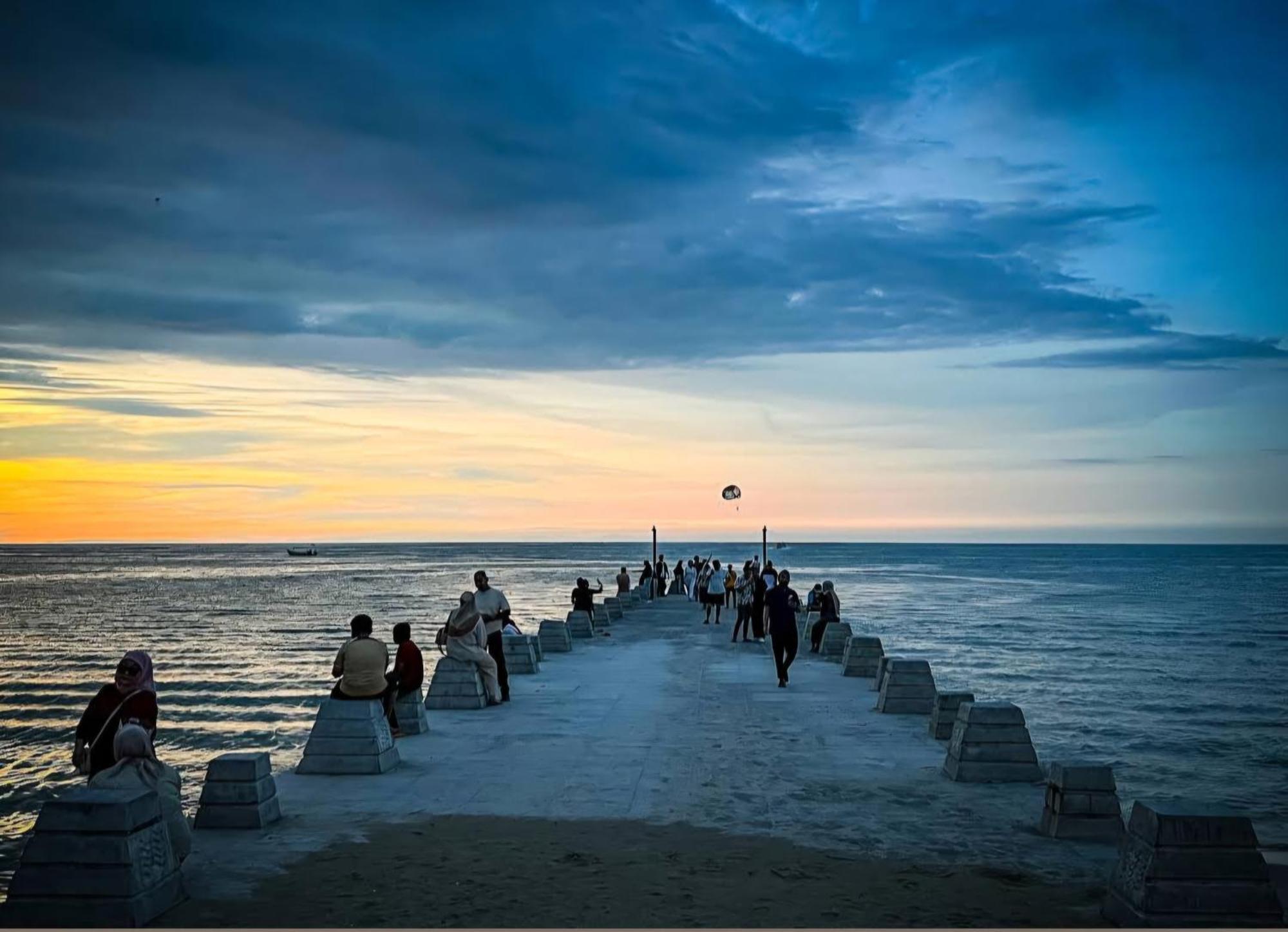 Executives Pantai Seaview Batu Ferringhi 2704 - 2 Bedrooms Zewnętrze zdjęcie